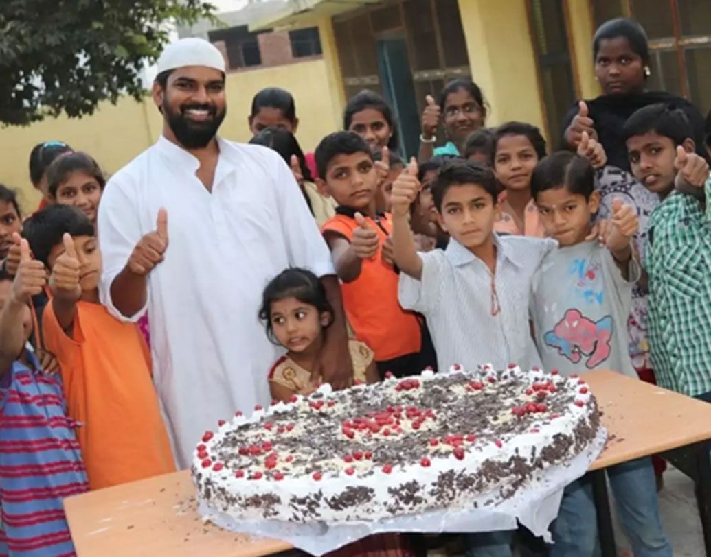 National News Meet Khwaja Moinuddin Who Quits His Job To Feed Orphan