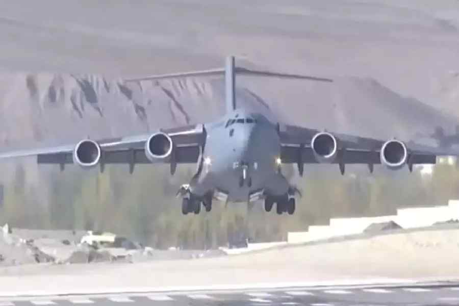 Leh Air Force S C 17 Globemaster Stuck At Leh Airport Due To