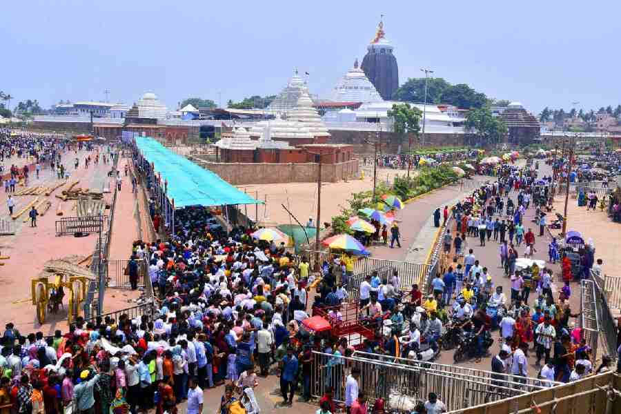 Puri Jagannath Temple Odisha Massive Devotee Rush After Puris Shree