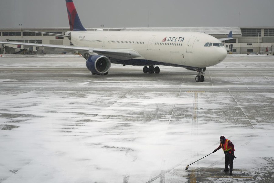 Us Snow Storm First Major Us Winter Storm Of Year Hammers Mid