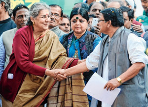 সাড়ম্বর সোমেন-বরণ, ভোট-লগ্নে আশায় কংগ্রেস