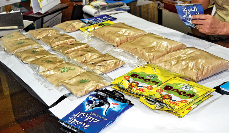 হেরোইন পাচার, গ্রেফতার স্কুলপড়ুয়া