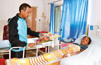 গৌরীদেবীকে দেখতে নার্সিংহোমে মন্ত্রী