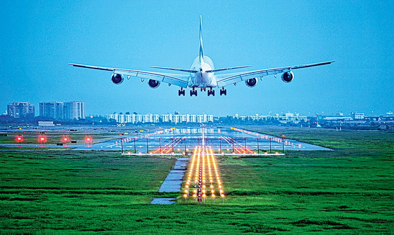 কলকাতা বিমানবন্দরে বেসরকারি সংস্থার হাত ধরার ভাবনা