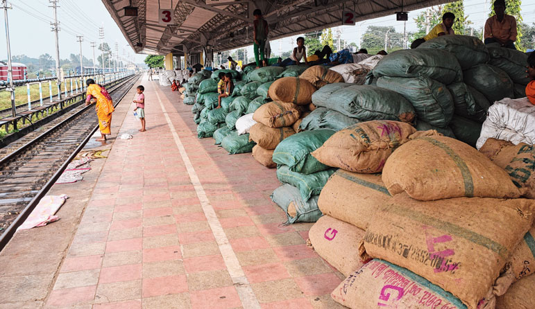 একদা রেলশহরের নালিশ রেল নিয়েই