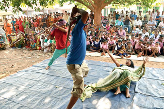 কুসংস্কারের অন্ধকার মুছতে ‘আঁধার মানুষ’