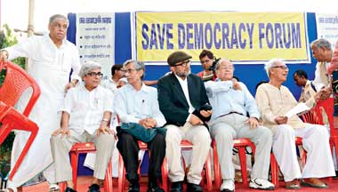 রাজপথে মিছিল পরিবর্তনের পরিবর্তন চেয়ে