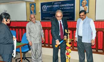 প্রযুক্তির পীঠস্থানে জমজমাট আইনি বিতর্কের আসর