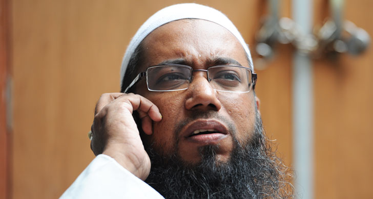 Asif khan says mamata is dacoit queen