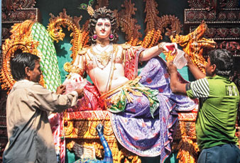 কার্তিক পুজোয় থিম উৎসব, তৈরি হচ্ছে পলাশিপাড়া