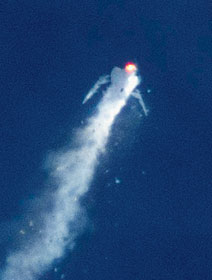 মহাকাশ ছোঁয়ার আগেই ভেঙে পড়ল ব্র্যানসনের স্বপ্নের যান