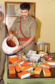 দাওবা-দারু-জিনস, সব জাল মুম্বইয়ে 