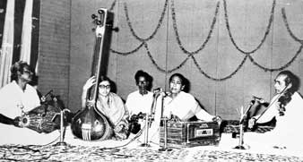 কাজিয়ার গেরোয় জোড়া শহরে নেই প্রেক্ষাগৃহ