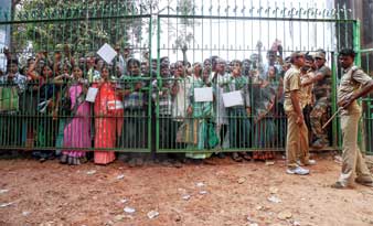 অ্যাডমিট বিভ্রাট, বিক্ষোভে দেরিতে শুরু বৃত্তি পরীক্ষা