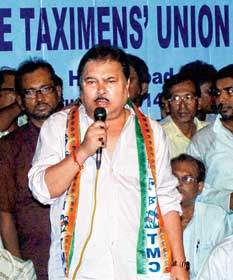 পুরভোটের মুখে ট্যাক্সিচালকদের তোয়াজ মদনের