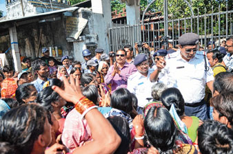 বৈদ্যুতিন চুল্লির কাজে ফের বিক্ষোভ