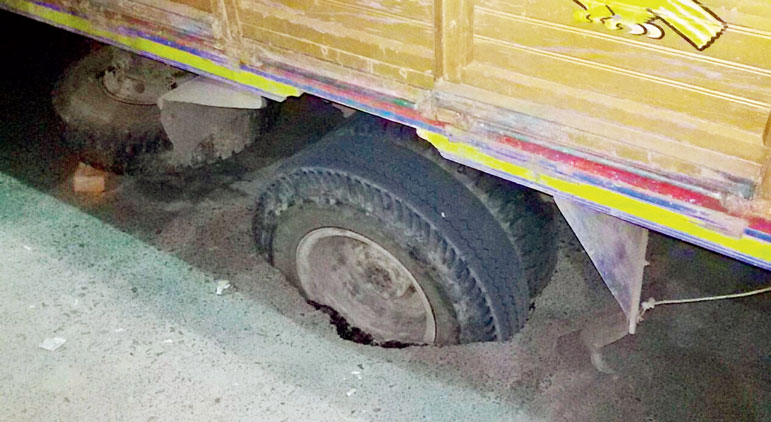 Again collapse on Tollygunge road