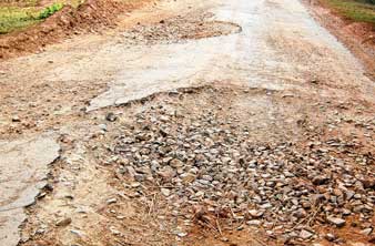 বেহাল রাস্তা সংস্কারে অবশেষে কাজের বরাত