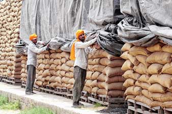চটের বস্তার জন্য সংরক্ষণ ধাপে ধাপে কমাবে কেন্দ্র