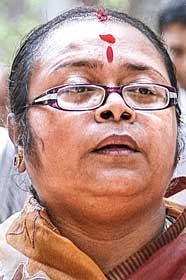 রাতবিরেতে হুমকি-হানায় সোনালি যুগ