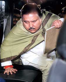 পয়লা দিনেই সিবিআই জালে মদন