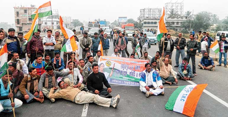 মিছিল, অবরোধে ছুটির দিনেও যানজট