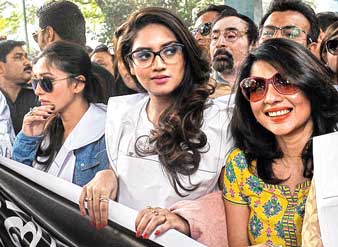 Who are confirmed to come does not arrive that day