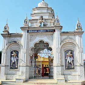 ইতিহাসের সাক্ষ্য বহন করছে বলরাম জীউ