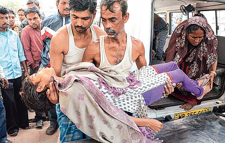 শাসনে মাটি-মাফিয়াদের হাতে মার খেলেন গ্রামবাসী