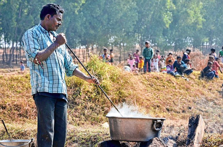 বৃহস্পতিবার দুবরাজপুরে ছবিটি তুলেছেন দয়াল সেনগুপ্ত।