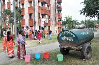 চুঁচুড়ায় বেহাল পুলিশ আবাসন, আবাসিকরা ক্ষুব্ধ
