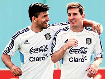 বন্ধুত্ব কাজে লাগিয়ে লিওকে তুলতে নামলেন আগেরো