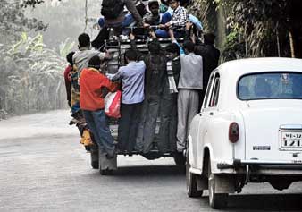 ১২ বছর পর চার রাস্তার দায়িত্ব হস্তান্তর