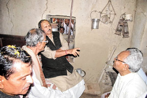 ছেলেবেলার গ্রামে গিয়ে উন্নয়নের আশ্বাস মন্ত্রীর