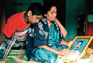 সুবিচারের জন্য মমতার দিকেই তাকিয়ে পরিবার