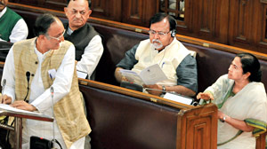 কর বাড়ল না, ব্যবস্থা সরল করে লক্ষ্যপূরণ অমিতের