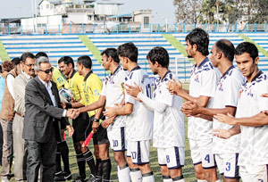 গৌতমের পরে চোট বাংলার সৈকতেরও