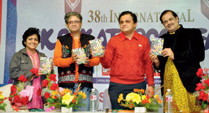 রাজনীতির ‘মুখোশে’ মুখ ঢাকল বইমেলার