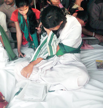 মমতাকে পাশে পেল পড়ুয়ারা, দুর্ঘটনায় পড়লে ফের পরীক্ষা