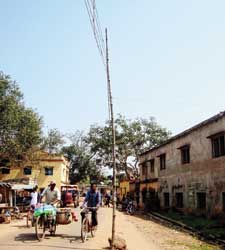 টাকা খরচ নিয়ে টানাপোড়েন দুই দফতরে, দুর্ভোগ নলহাটির গ্রামে