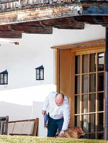 বায়ার্নের প্রেসিডেন্ট পদ থেকে ইস্তফা দিলেন হোয়েনেস