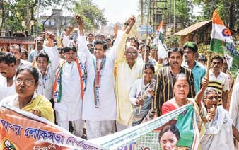 জয়পুরে তৃণমূলের মিছিল। সোমবার ছবিটি তুলেছেন শুভ্র মিত্র।