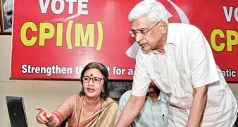 শক্তি বাড়াতেই জোর সঙ্গিহীন কারাটদের