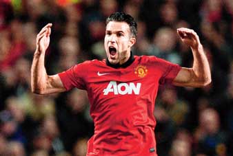 ফান পার্সির তিন বোমায় শেষ আটে এ বার মোয়েসও