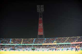 মাঠে আলো নিভল, ইংল্যান্ডের কাপ-ভাগ্যেরও