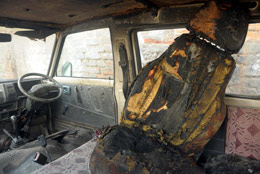 লিলুয়ায় পুলকারে আগুন, অল্পের জন্য বাঁচল ১০-১২টি শিশু