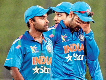 ধোনি থাকতেও শেখেনি তরুণরা