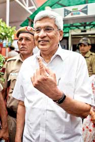 কারাটের ভোট কি মন্দের ভাল আপকেই