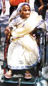 ইন্দিরা নেই, শতায়ু কালীতারার ভরসা তাই পদ্মে