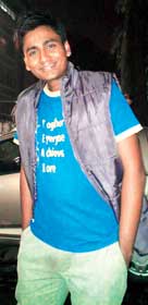 বাইক উল্টে মৃত্যু কলেজছাত্রের